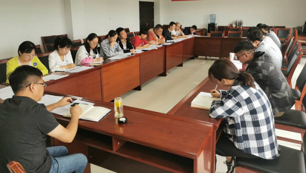 近日，隧道公司召開了以“夯實財務(wù)基礎(chǔ)，嚴守紀律關(guān)口”為主題的專題學習會，會議主要內(nèi)容是學習集團公司印發(fā)的《安全生產(chǎn)費用財務(wù)管理辦法》與《建造合同會計核算辦法（2020年修訂