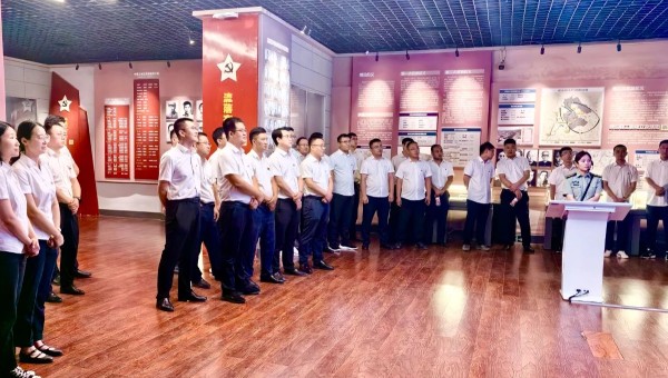 在中國共產黨建黨103周年之際，為了重溫黨的光輝歷史，讓大家繼承和發揚黨的光榮傳統和優良作風，把廣大黨員的思想和工作實效落實到公司高質量發展奮進目標上來。近日，交科公司黨委二公司黨支部、四公司黨支部、